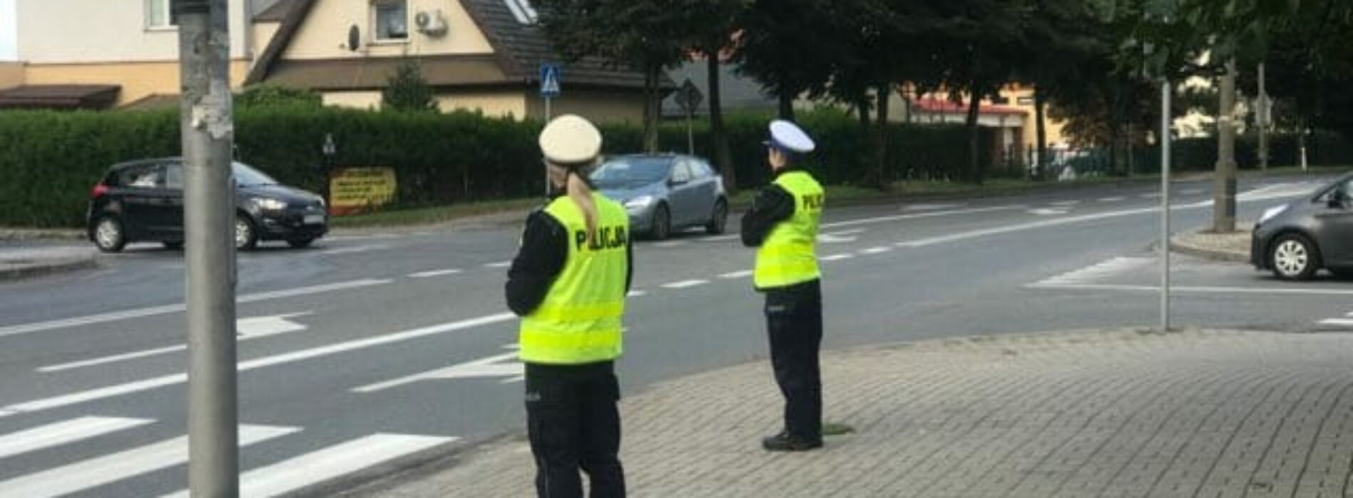 Bezpieczna droga do szkoły pod okiem policjanta