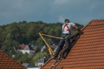 Ocieplenie dachu w domu energooszczędnym – standardy i normy