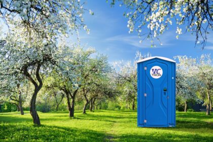 Mobilne WC podczas prac sezonowych i rolniczych – wygoda dla pracowników